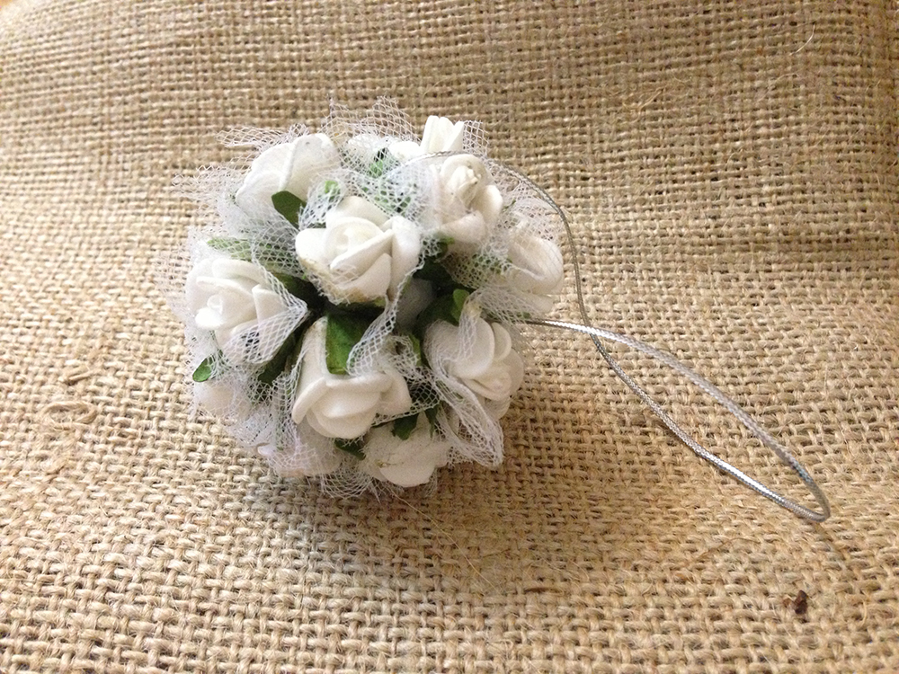 Шарик свадебный из белых цветов